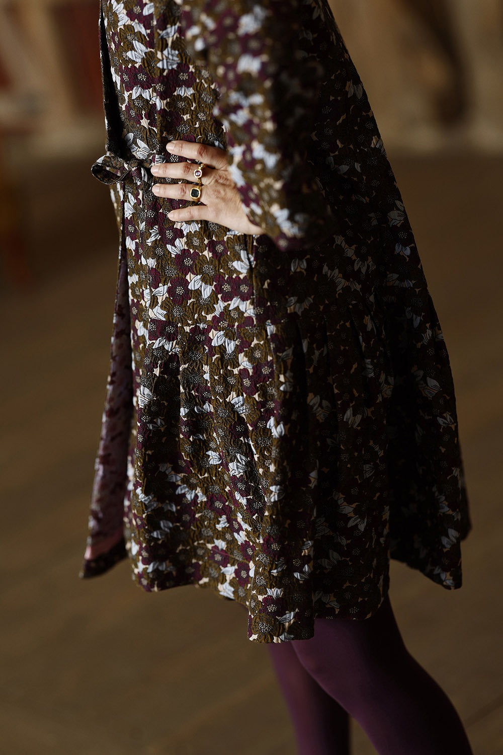 mc992c-jacquard-dress-slå-om-blomstret-kjole-mcverdi-4