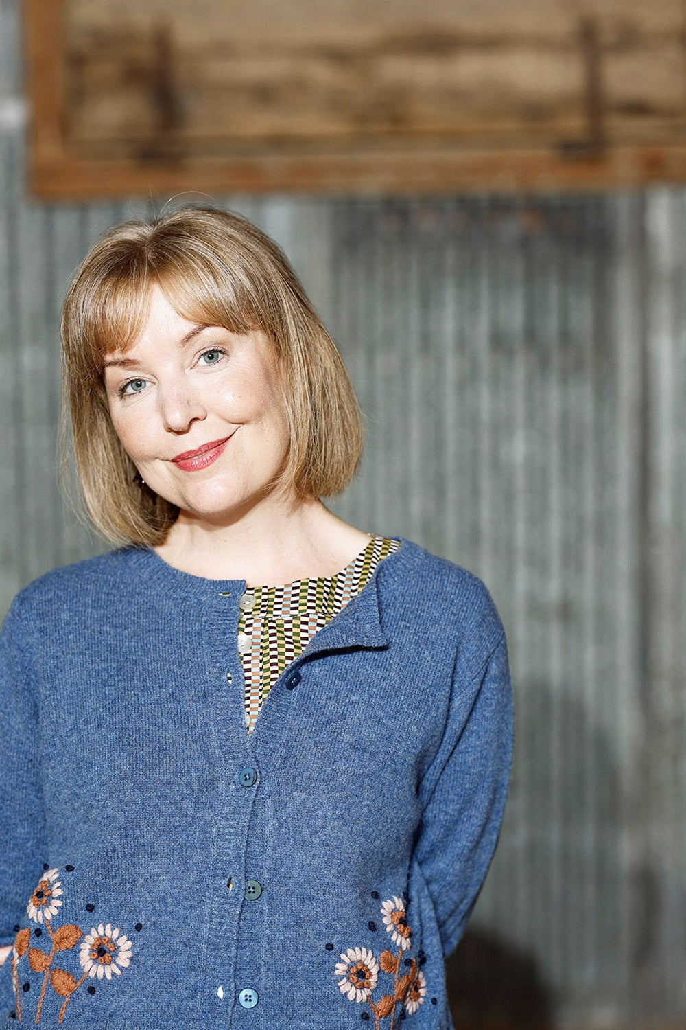 florece-blå-cardigan-med-broderi-wool-mansted