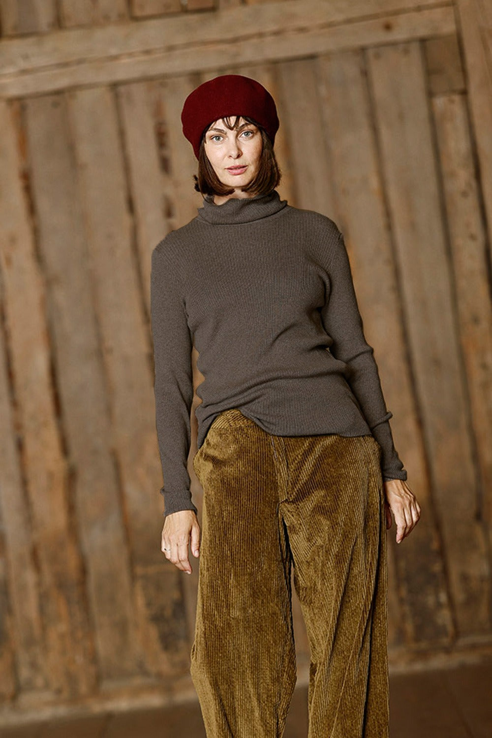 tilda-brown-brun-rib-trøje-højhalset-walnut-mansted-mcverdi