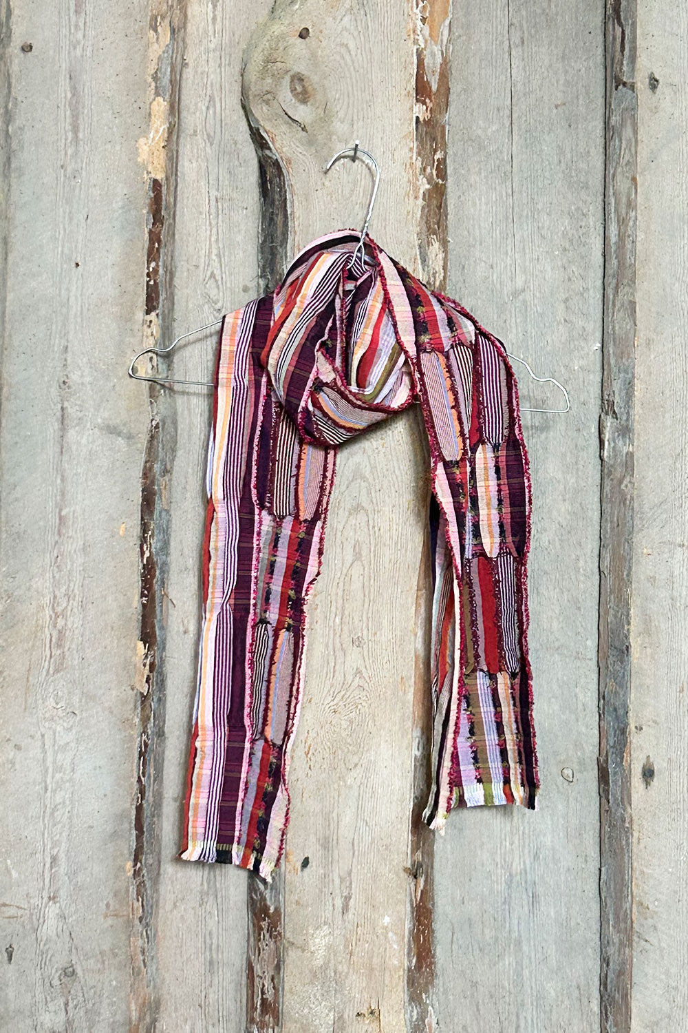 w48303-peonia-pomegranate-tørklæde-wallace-sewell-silk-wool3