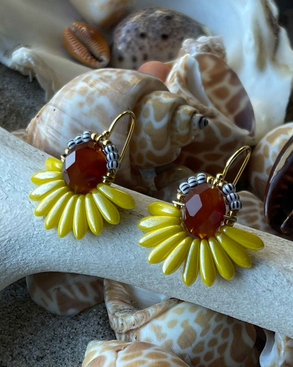 Lille Ørenring gul rav 4-2