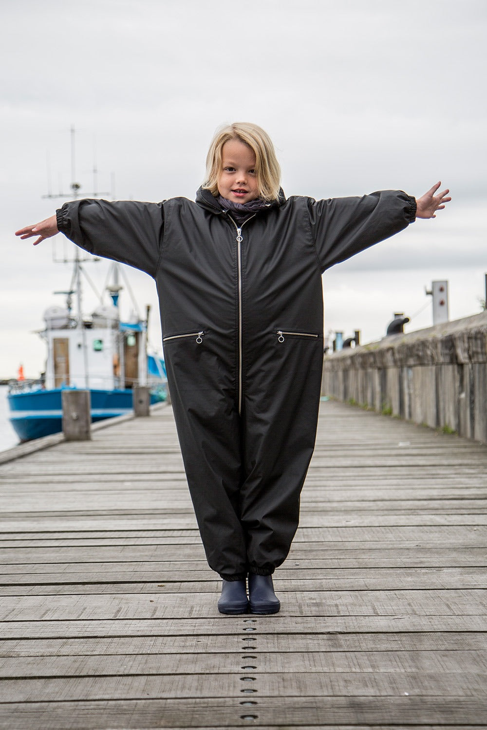 mm03-black-sort-jumpsuit-flyverdragt-minimcverdi-2