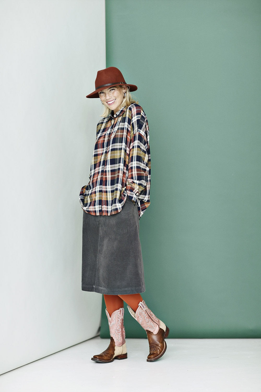 mc787g-gr-grey-long-skirt-corduroy-grå-nederdel-fløjl-mcverdi-2