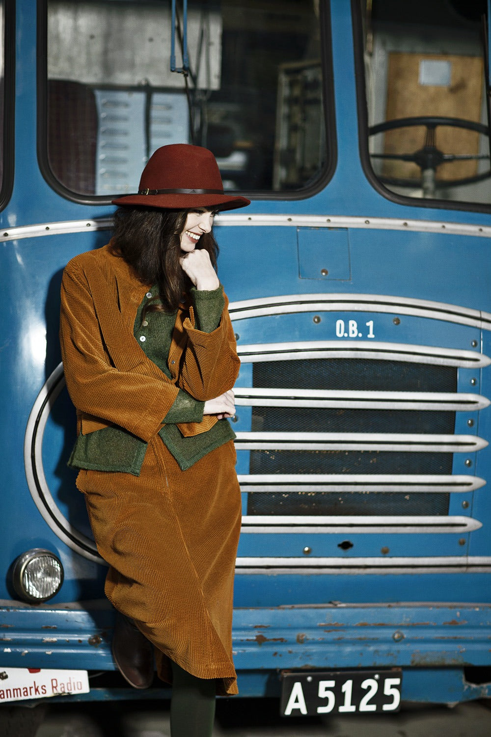 Mc787a-terracotta-fløjlsjakke-Mc787g-terracotta-fløjlsnederdel-Mc795a-grøn-strik-mcverdi-3