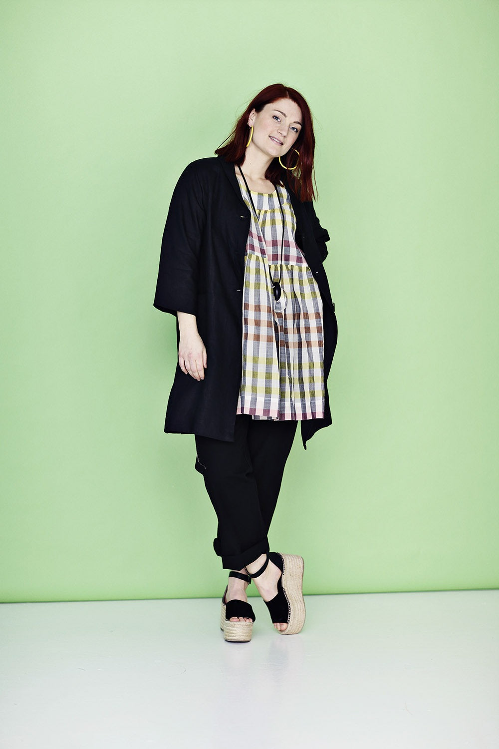 mc802f-ba-black-long-linen-shirt-lang-sort-hør-skjorte-mcverdi-3