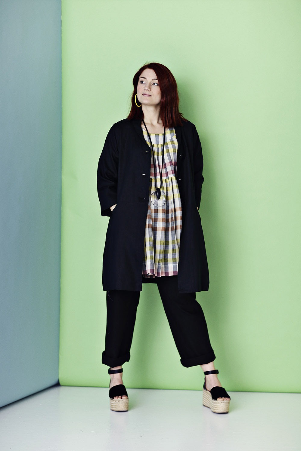 mc802f-ba-black-long-linen-shirt-lang-sort-hør-skjorte-mcverdi-2