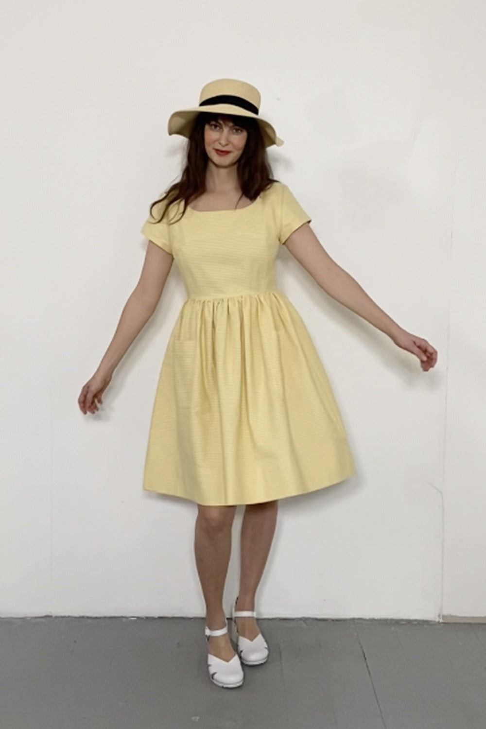 vimeo-30-september20-gul-kjole