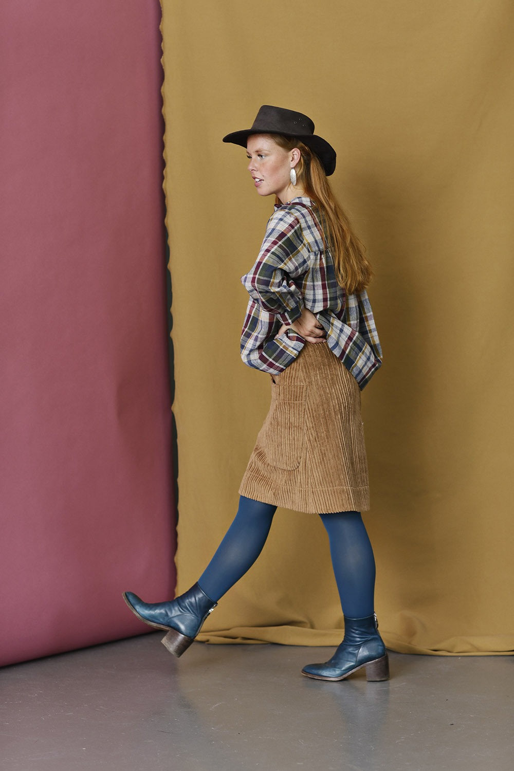 Mc827b-toffee-karamelfarvet-fløjlsnederdel-mcverdi-nederdel-lommer-short-winter-skirt-corduroy-2