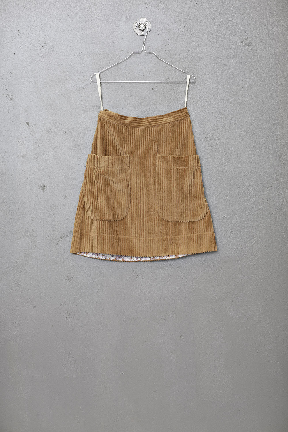 Mc827b-toffee-karamelfarvet-fløjlsnederdel-mcverdi-nederdel-lommer-short-winter-skirt-corduroy