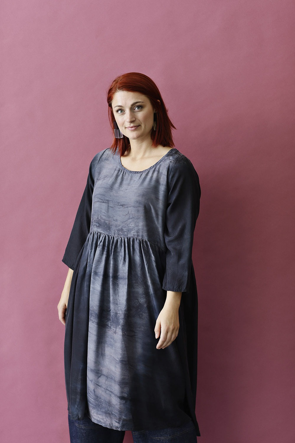 Zuseen-2120315-0303-versteck-grey-silk-dress-privatsachen-5