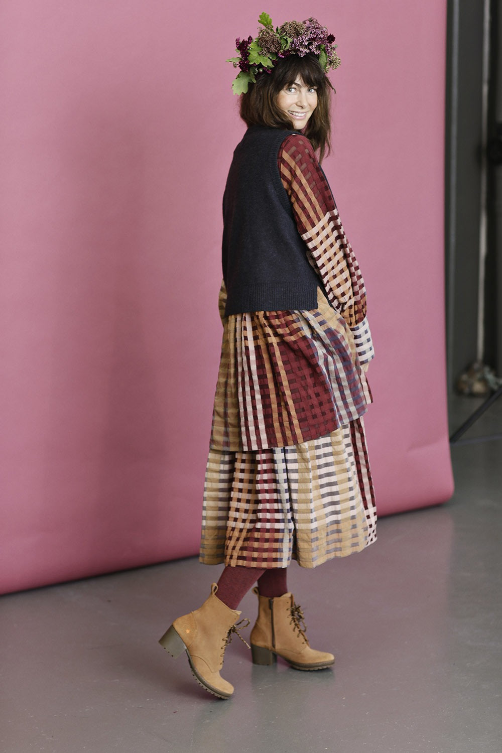 sille-vest-coal-muse-wear-grey-strik-3