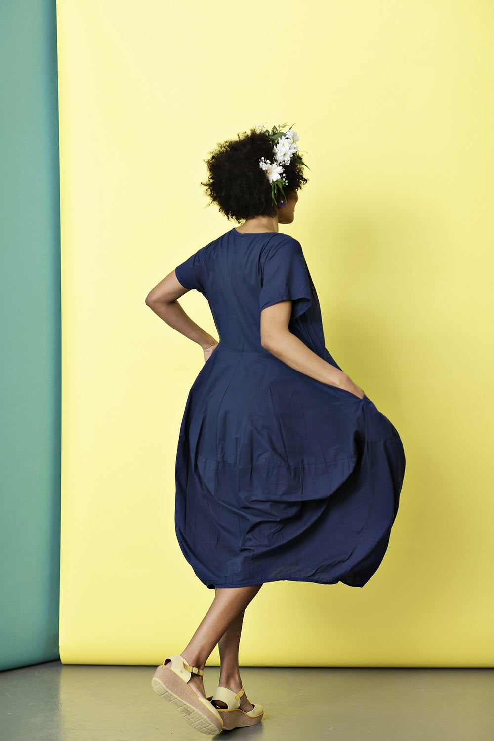 efforrtschritt-2210312-0119-nacht-mørkeblå-privatsachen-kjole-blue-cotton-dress-5