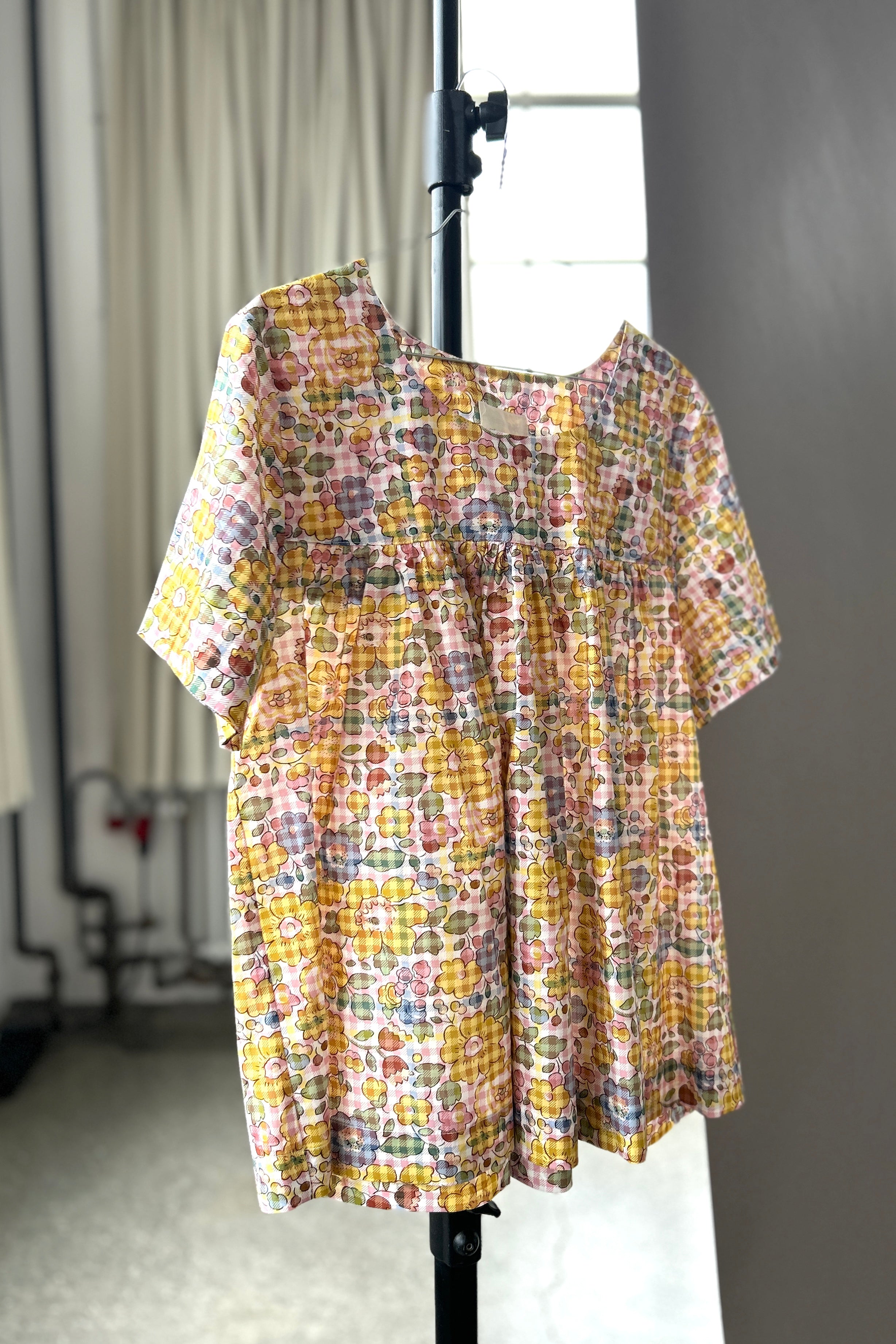 Romantisk sommerbluse i ternet Liberty blomsterprint