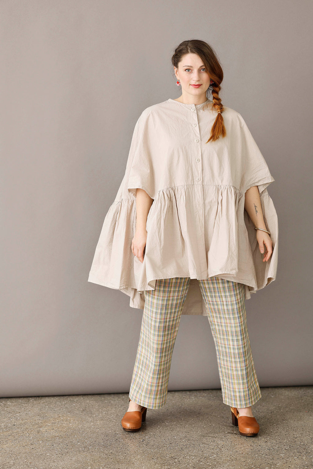 Cremefarvet bomulds kappe-kjole/poncho fra Privatsachen