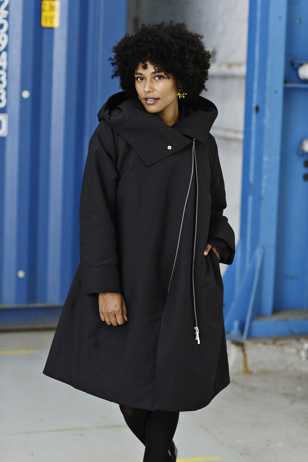 mc861b-black-coat-with-zipper-hood-mcverdi-7