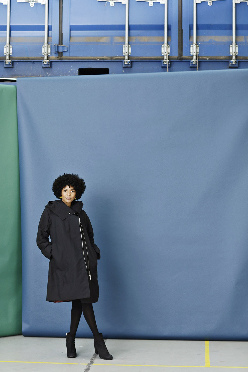 mc861b-black-coat-with-zipper-hood-mcverdi-5