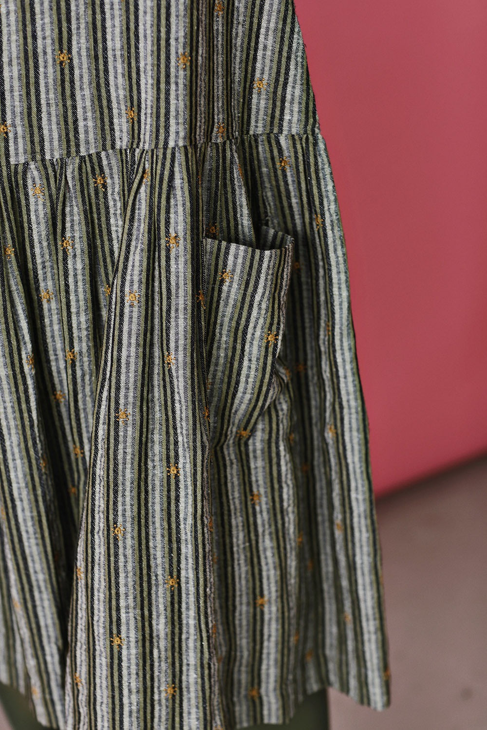 mc873b-stripe-mcverdi-stribet spencer kjole-broderi-5