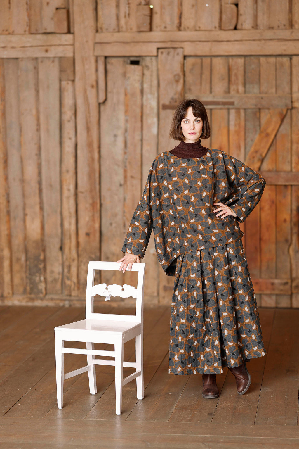 Blouse with a cool print by Brâncuși