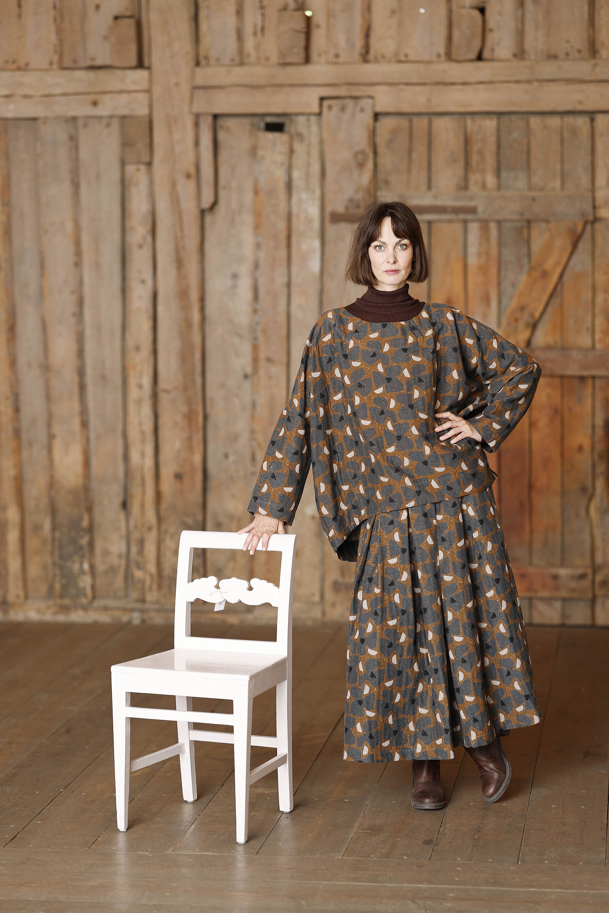Blouse with a cool print by Brâncuși