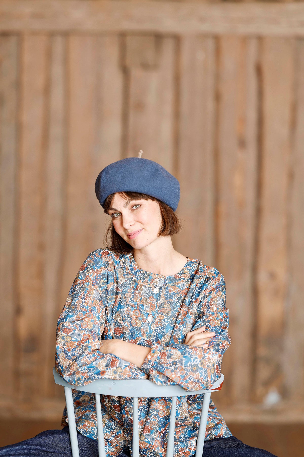 Bluse med fint ikonisk brun/blå liberty print