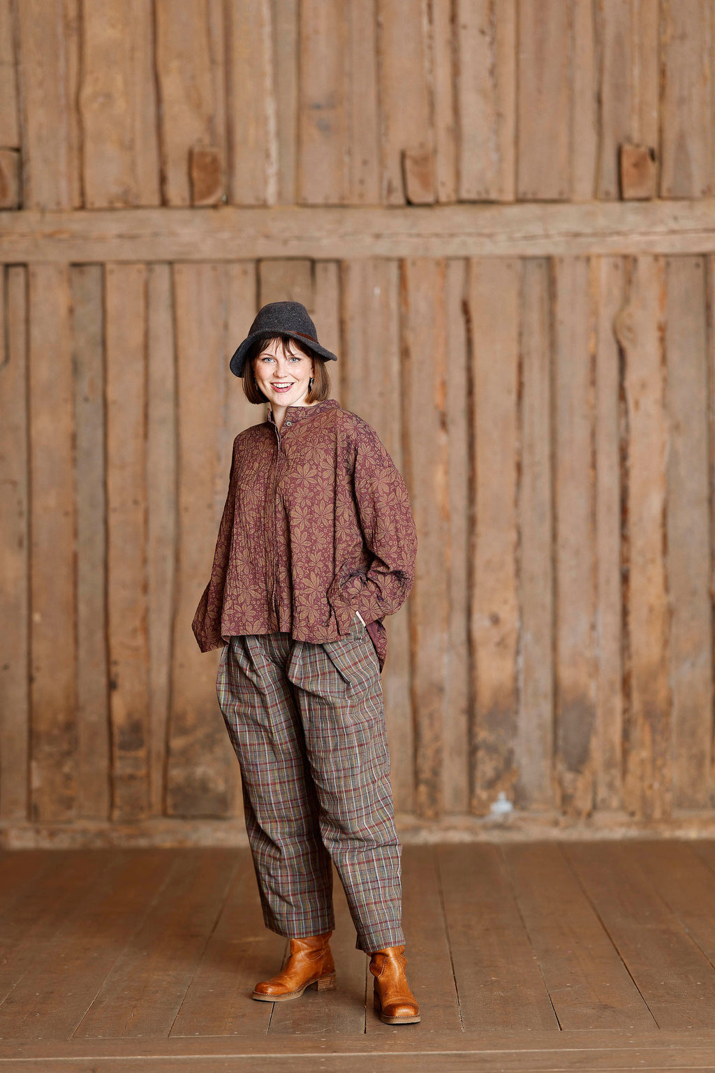 Oversize skjorte med violet kastanje print