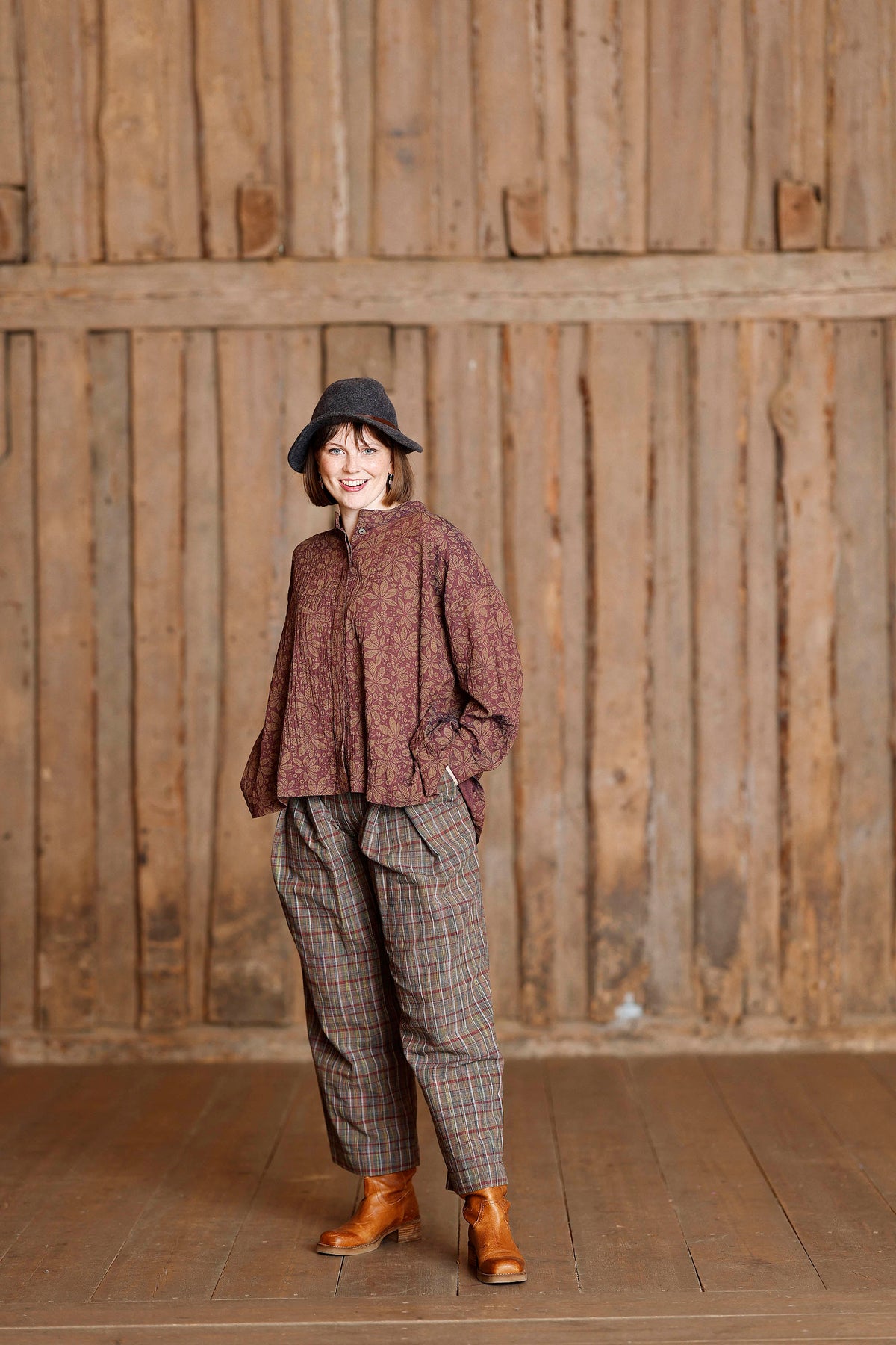 Oversize skjorte med violet kastanje print