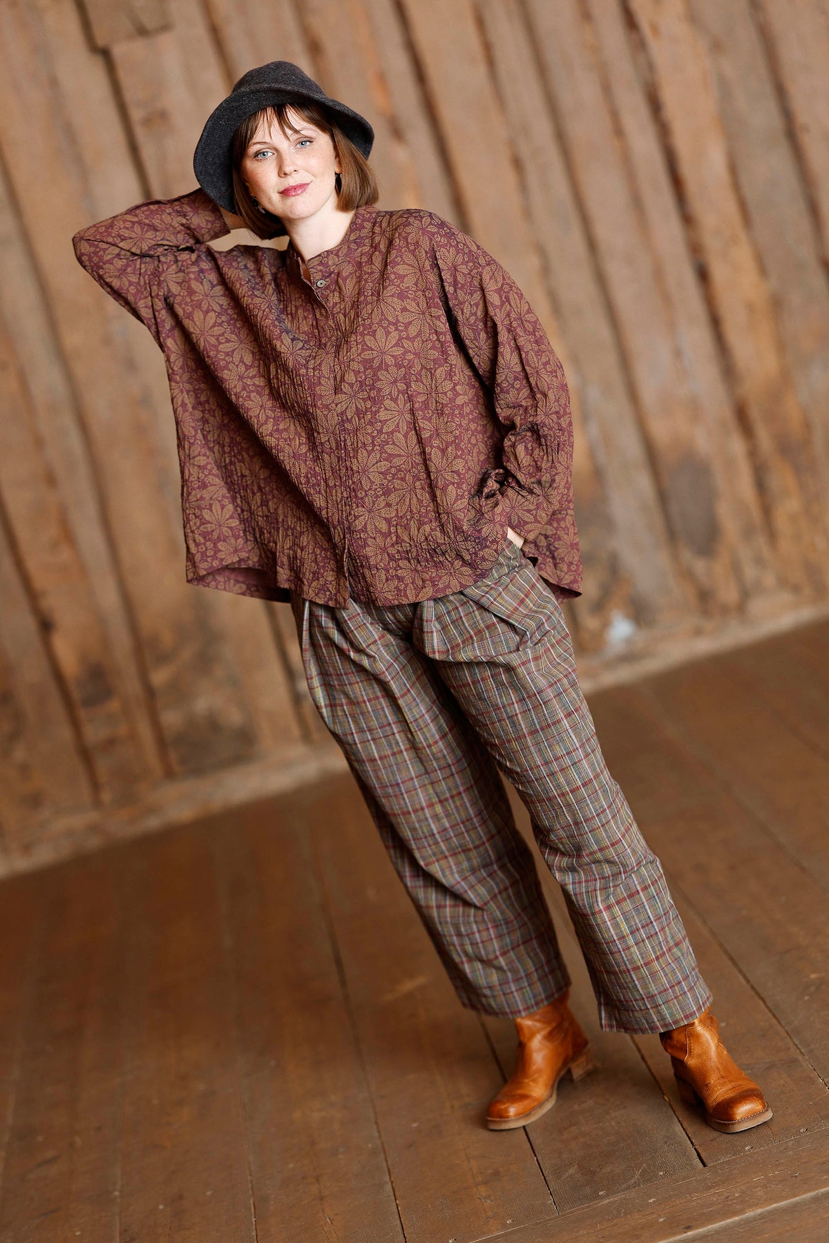 Oversize skjorte med violet kastanje print