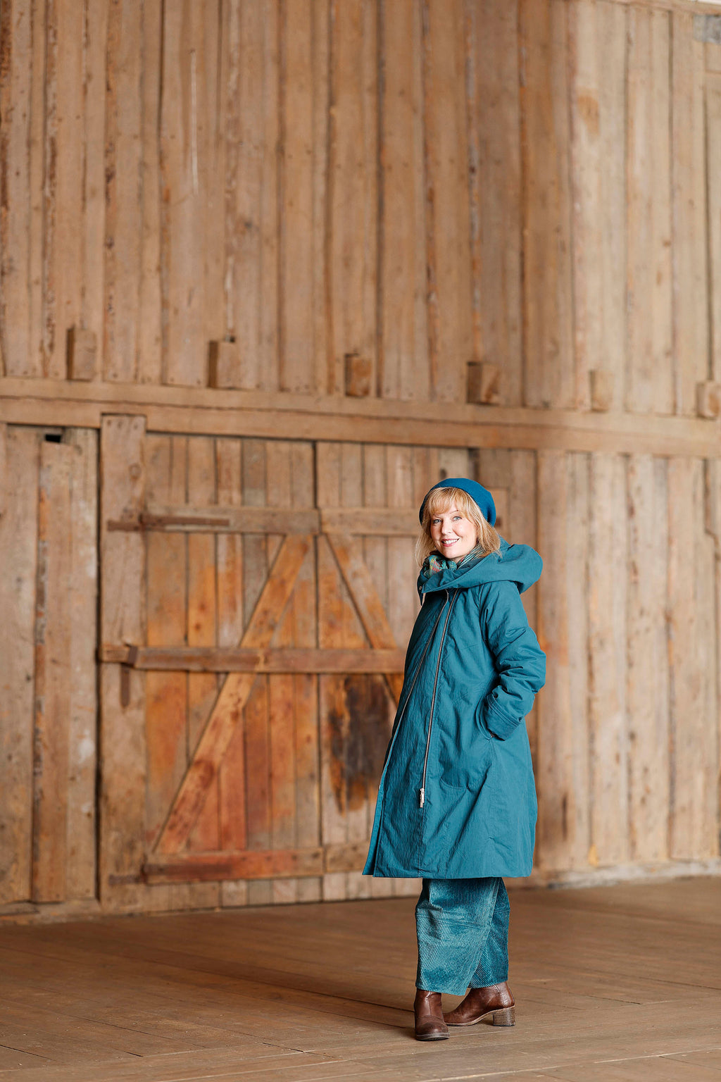 Petrol coat with asymmetric zipper