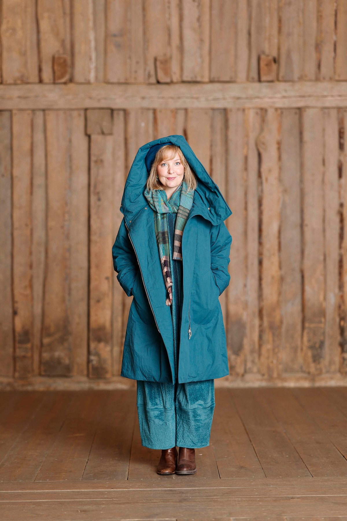 Petrol coat with asymmetric zipper