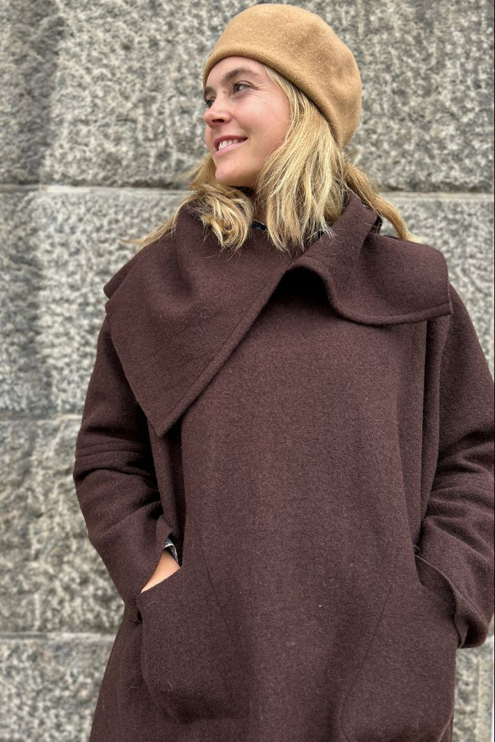 Mørkebrun oversize sweater i kogt uld