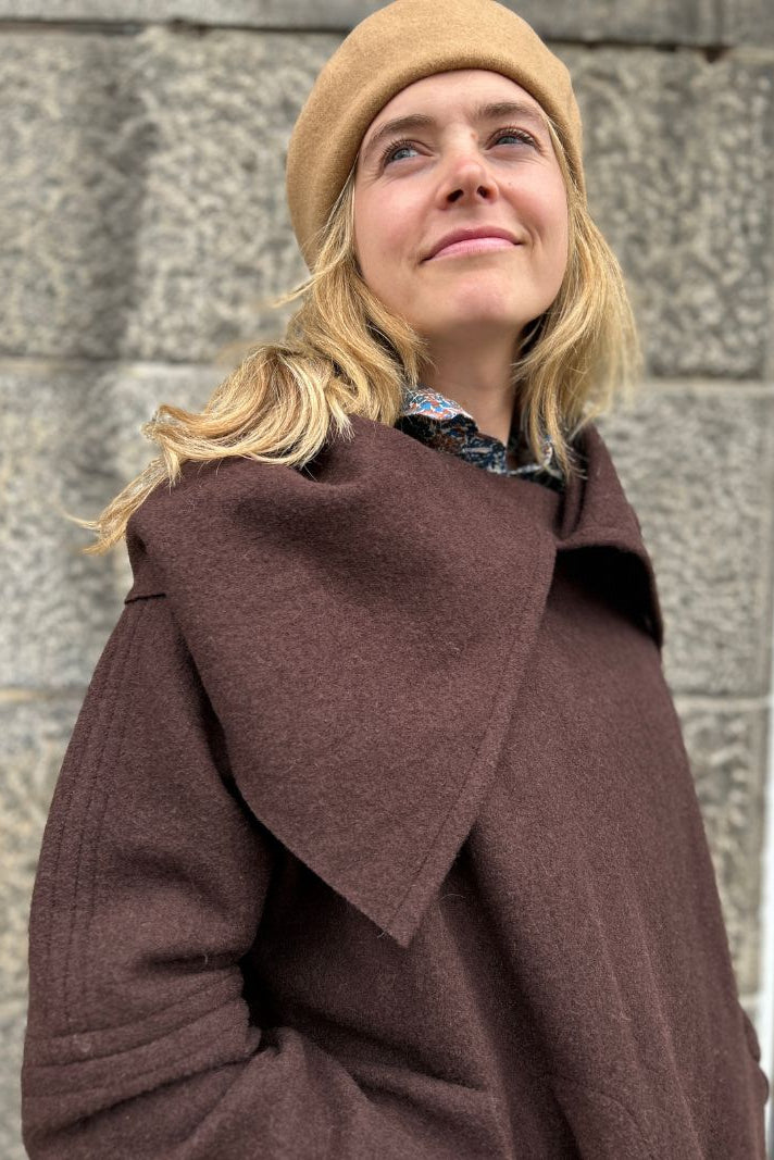 Mørkebrun oversize sweater i kogt uld