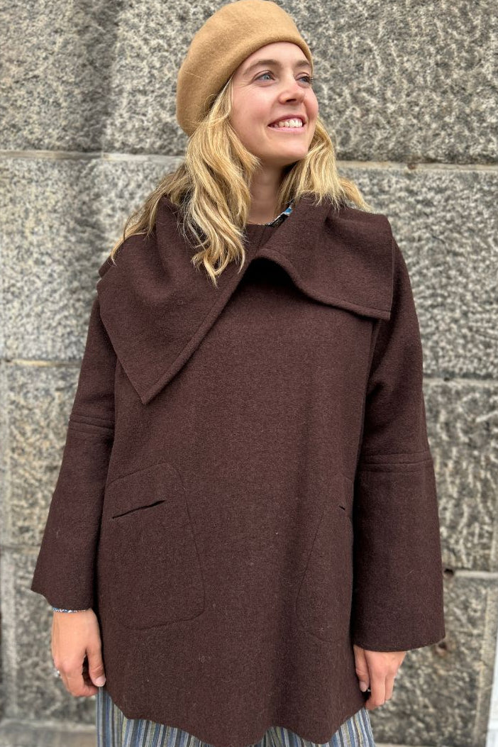 Mørkebrun oversize sweater i kogt uld