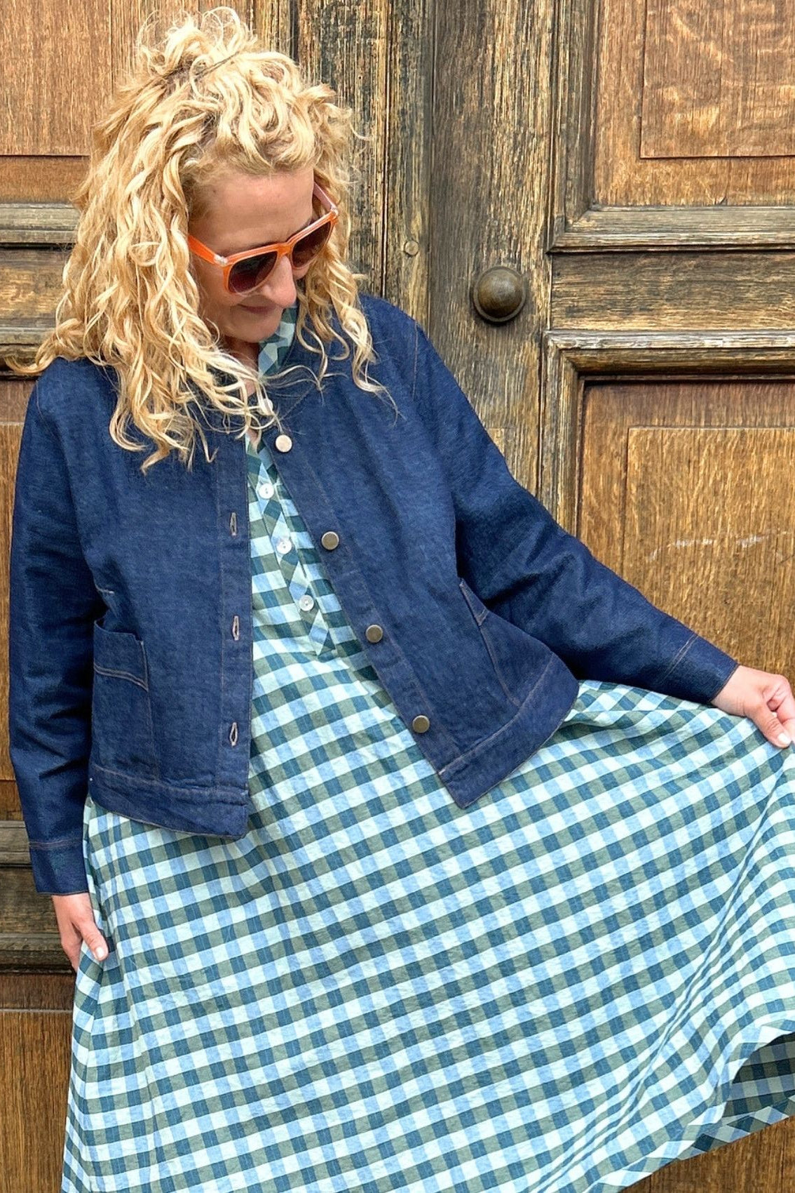 Kort denim jakke i denim