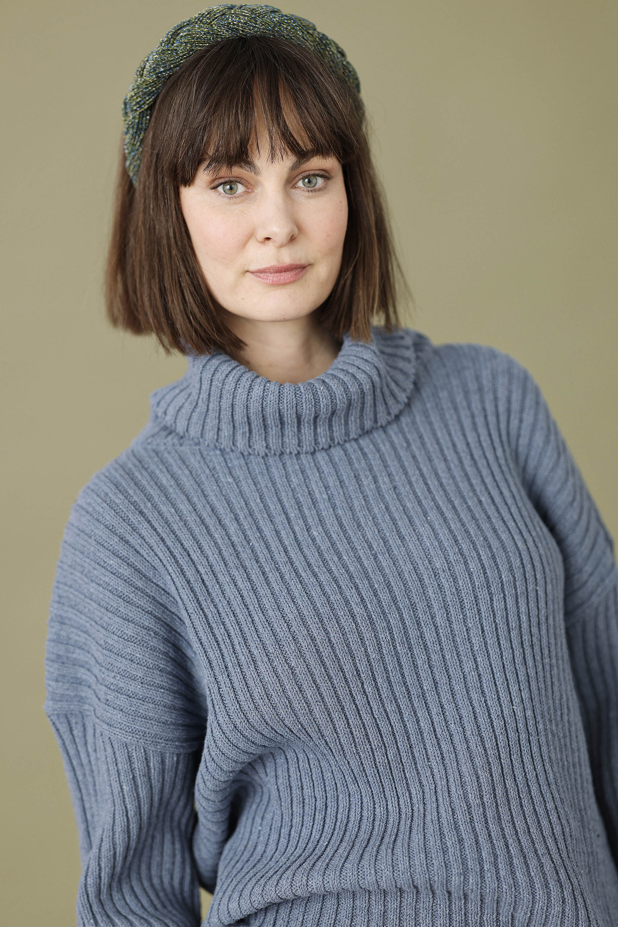 Chunky strik fra MUSE WEAR med bred rib i blå