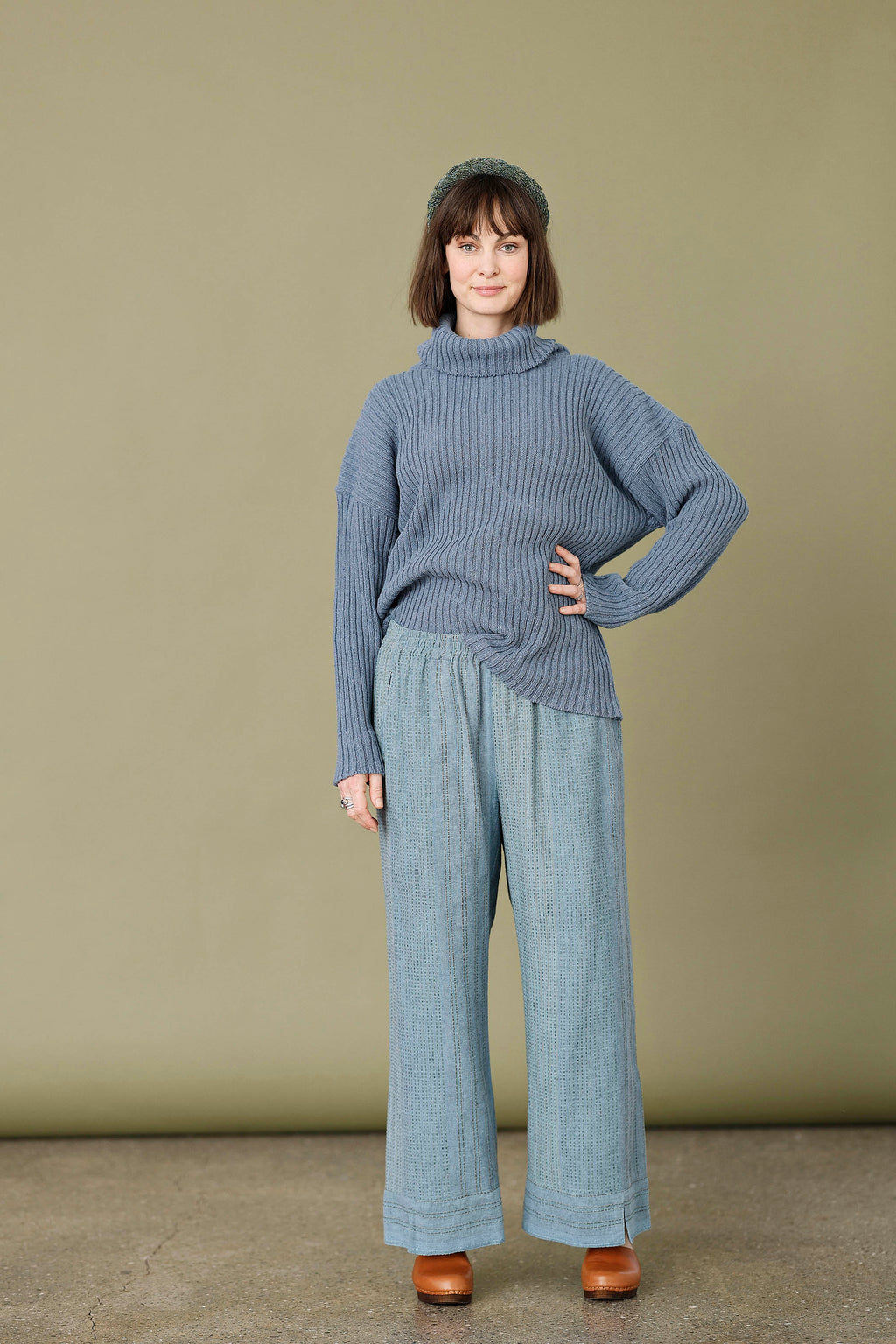 Chunky strik fra MUSE WEAR med bred rib i blå