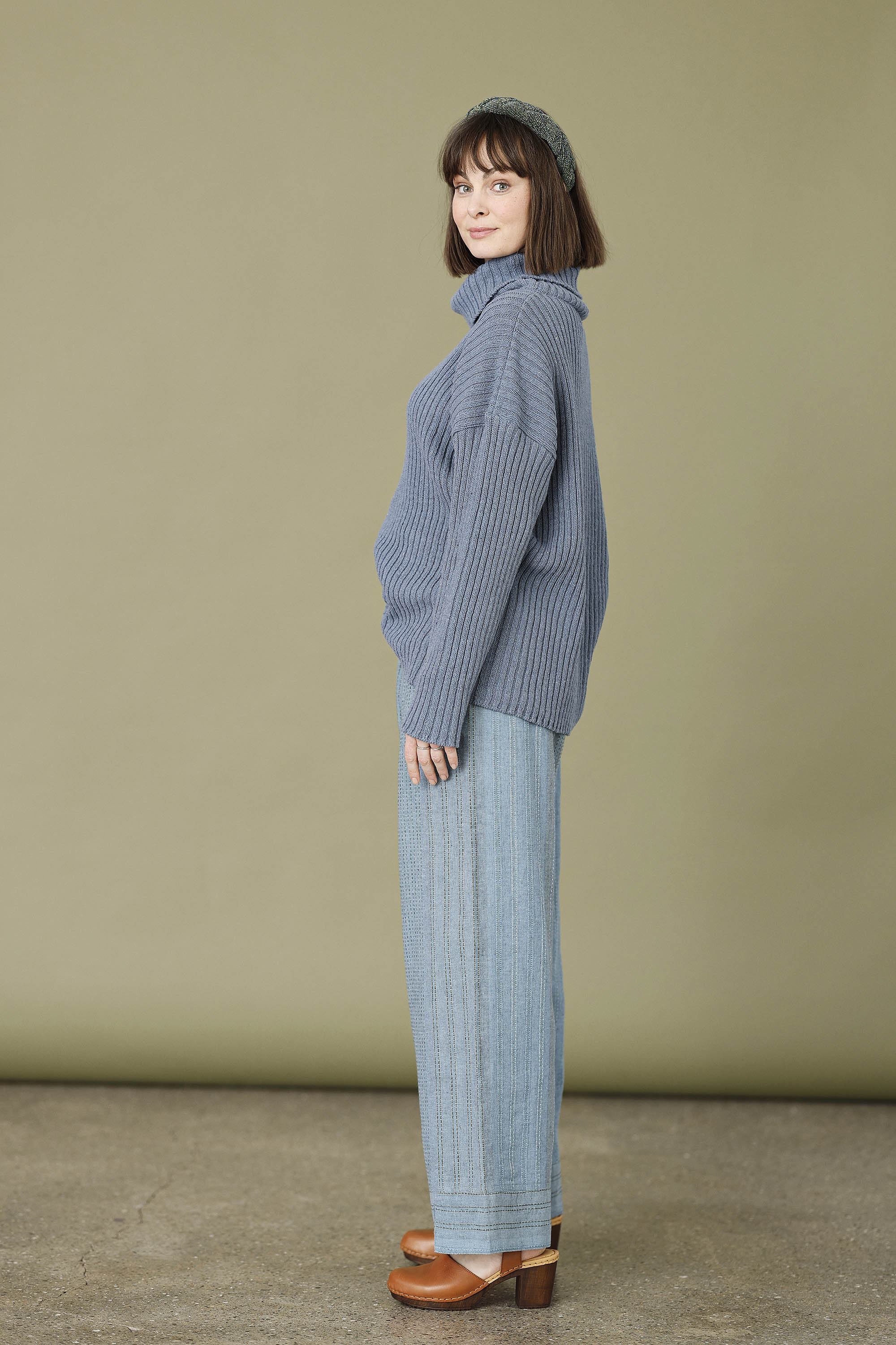 Chunky strik fra MUSE WEAR med bred rib i blå