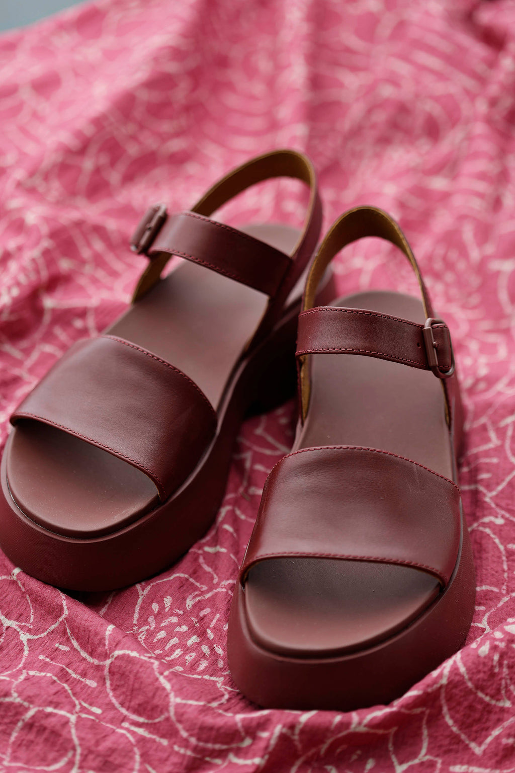 Chunky, bordeaux sandaler från Camper