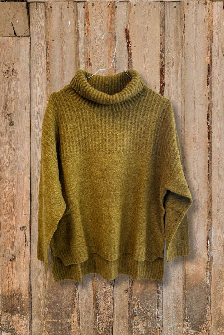 Mustard colored, Oversized, Soft Knit by Mansted