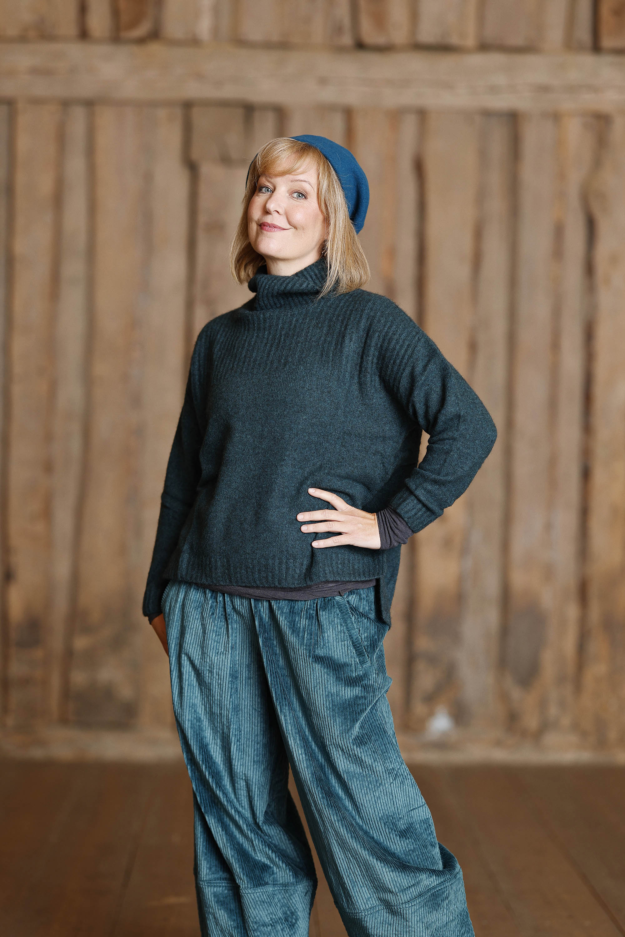 Emerald färgad, oversize, mjuk stickad tröja från Mansted