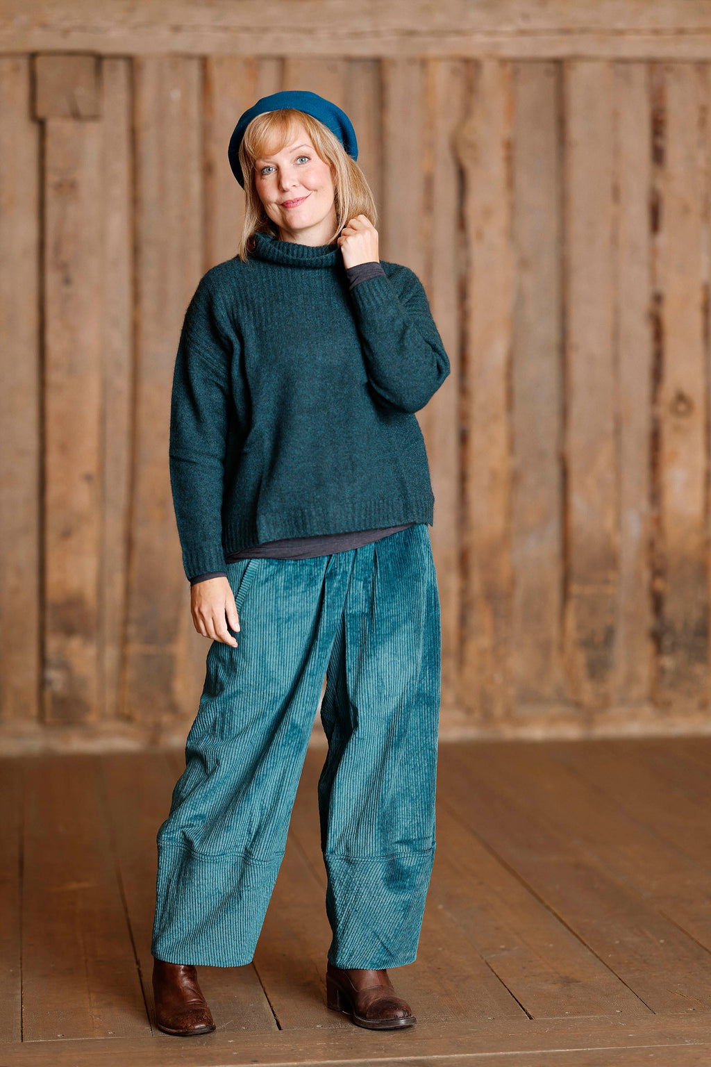 Emerald färgad, oversize, mjuk stickad tröja från Mansted