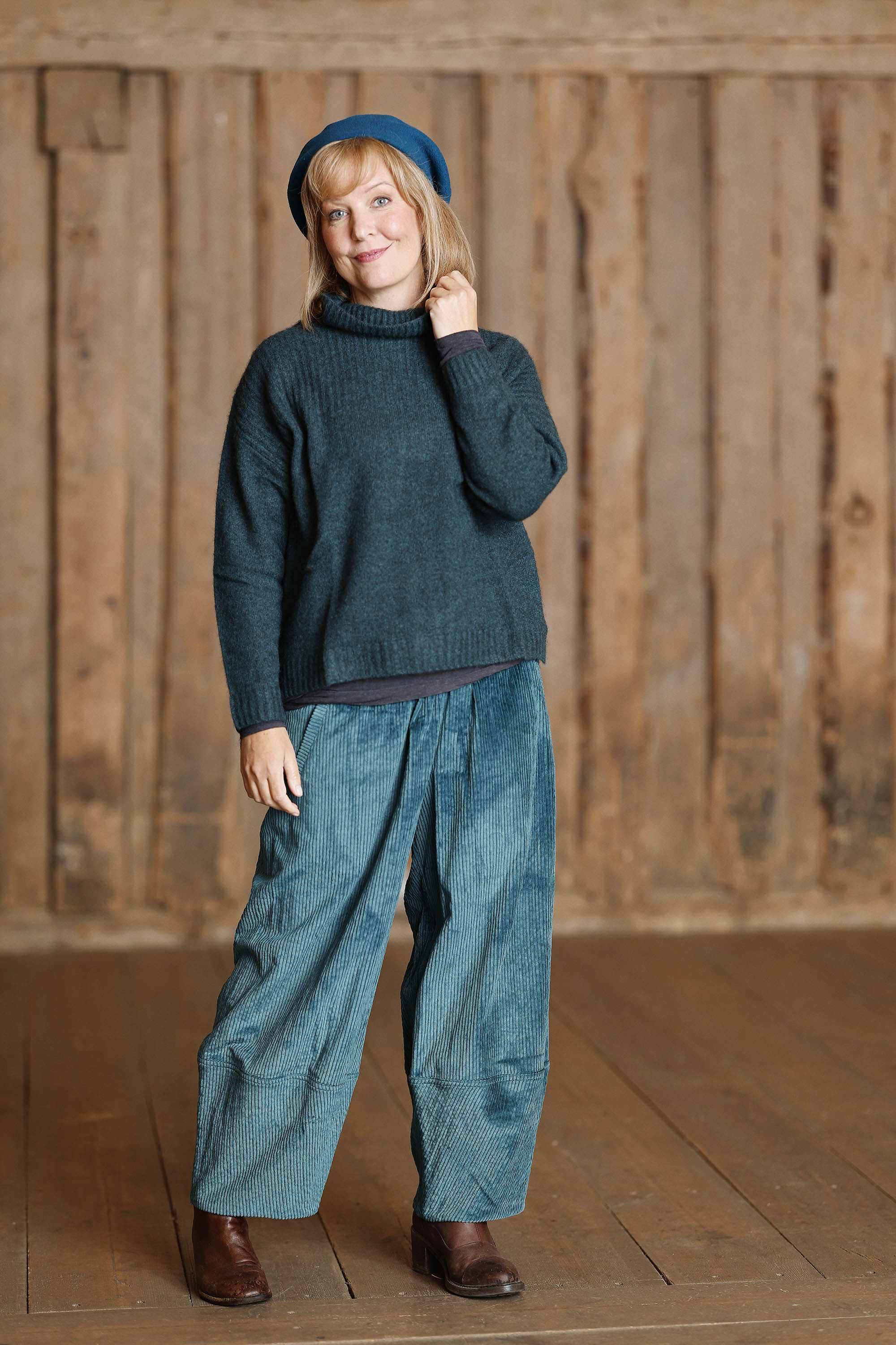 Emerald färgad, oversize, mjuk stickad tröja från Mansted