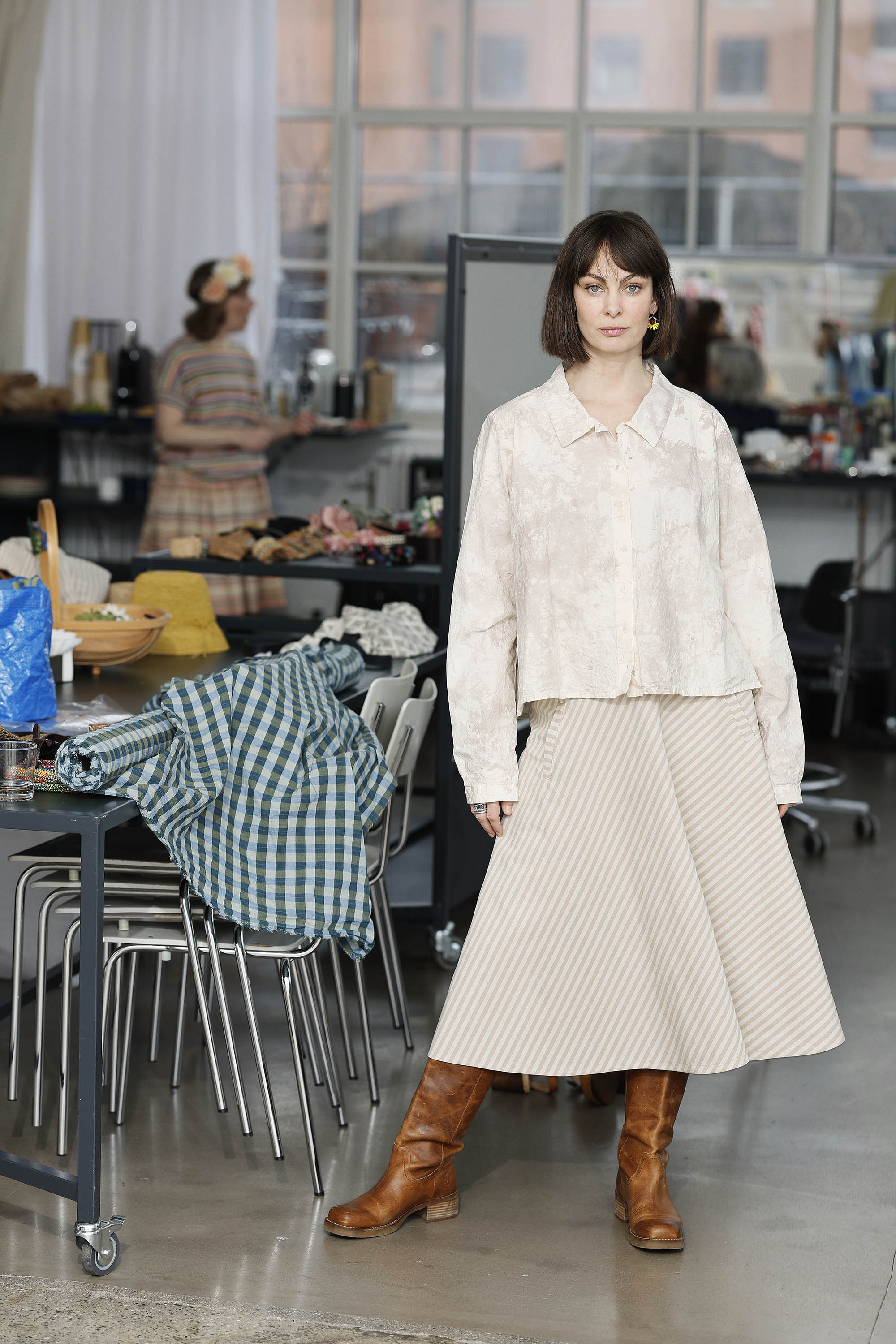 Stribet lys nederdel i hør/bomuldskvalitet