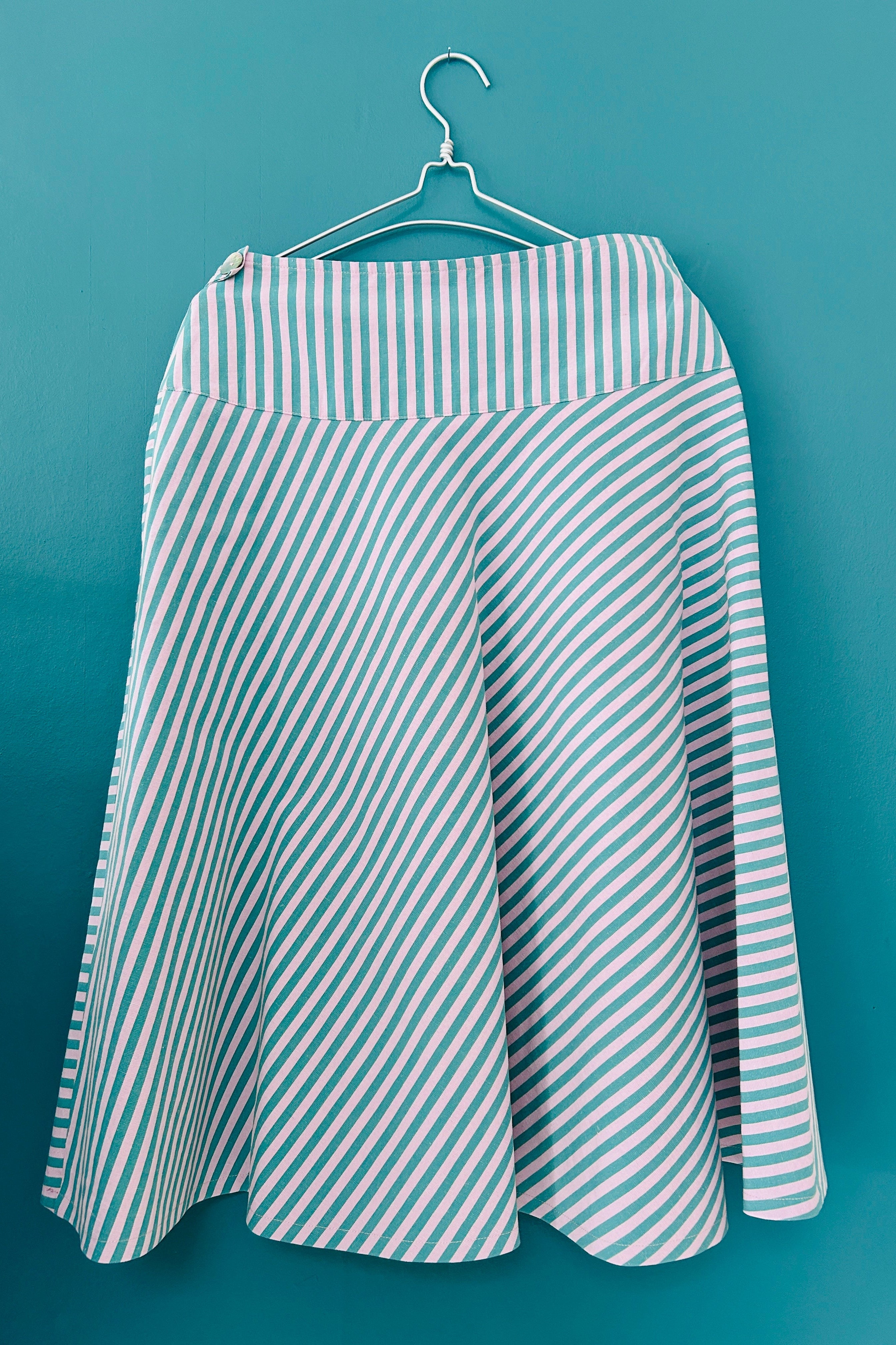 Stribet grøn/pink nederdel i hør/bomuldskvalitet