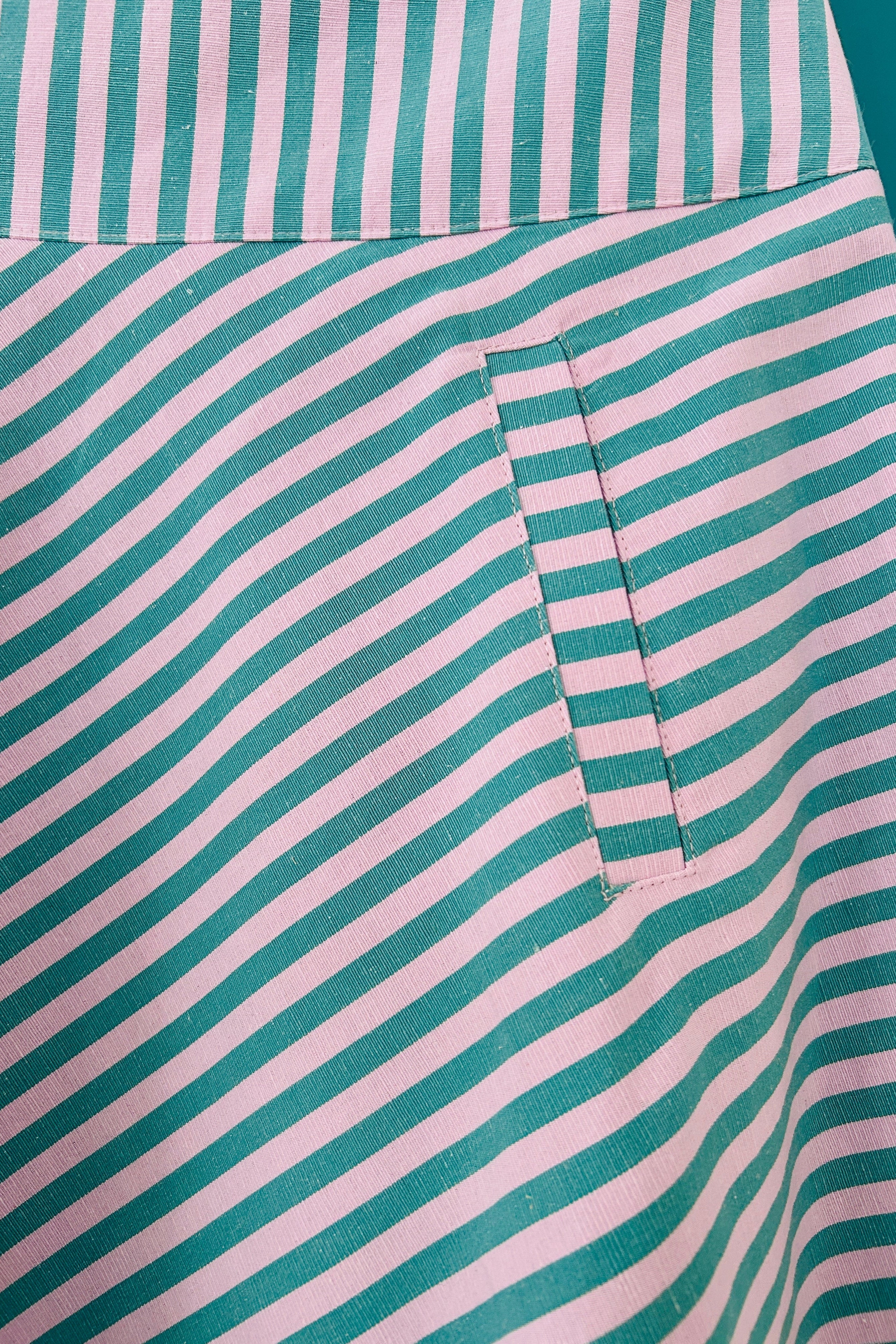 Stribet grøn/pink nederdel i hør/bomuldskvalitet