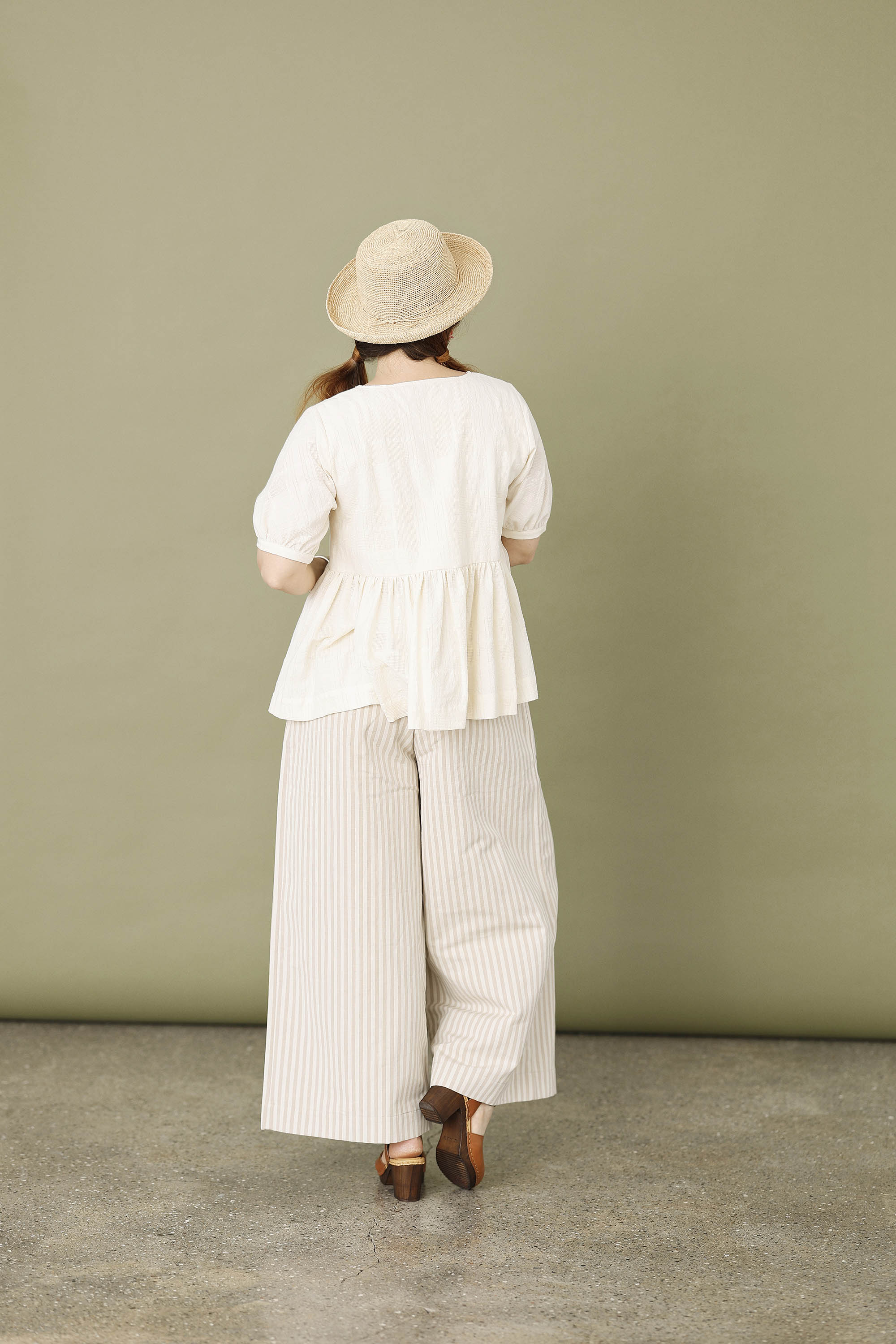 Striped trousers in a linen/cotton blend