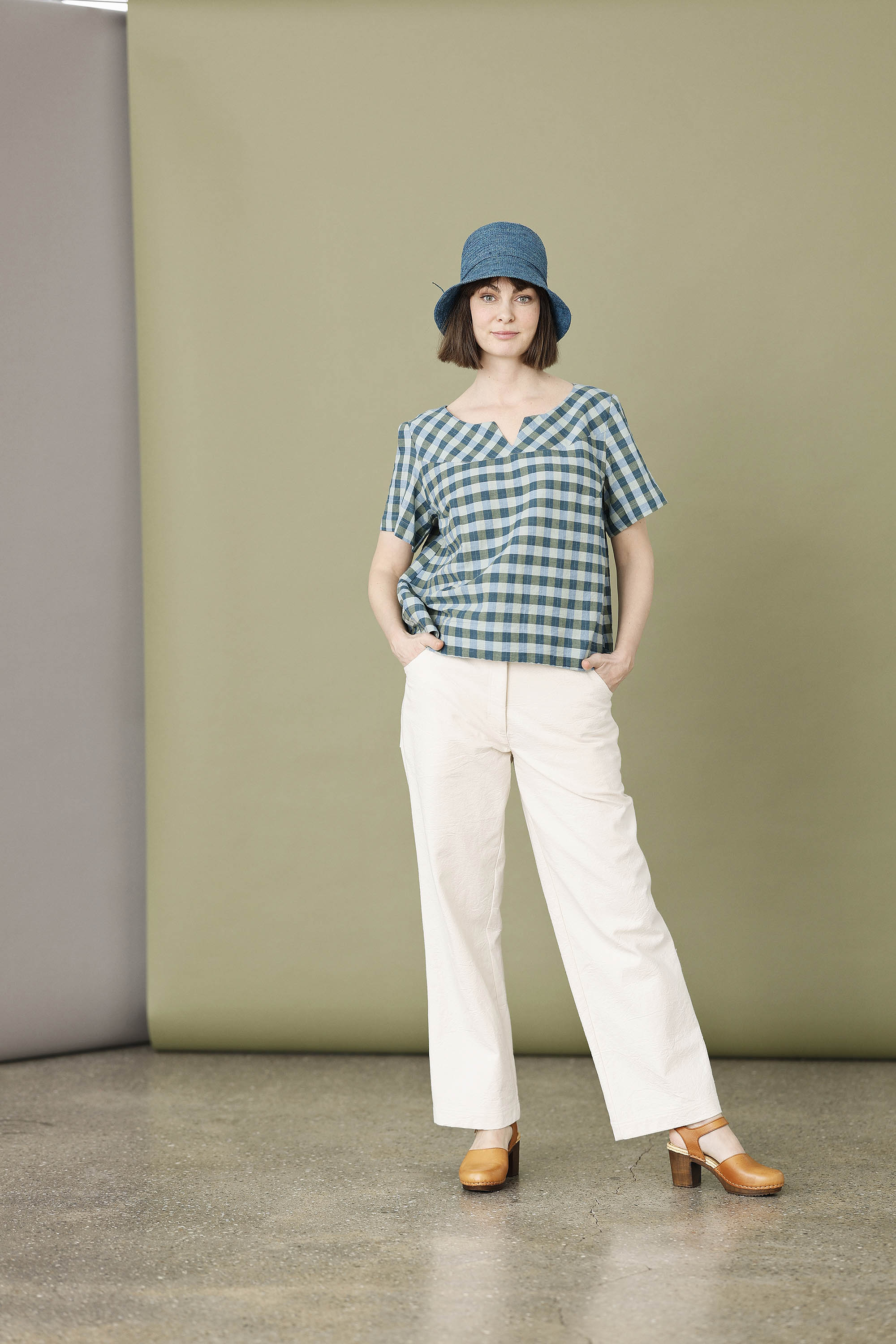 Ternet bomuld/hør bluse i blå/grønne farver