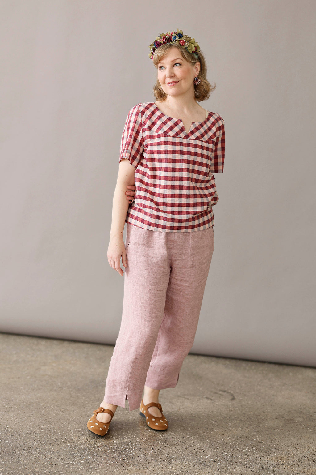 Pink linen trousers with elastic waistband