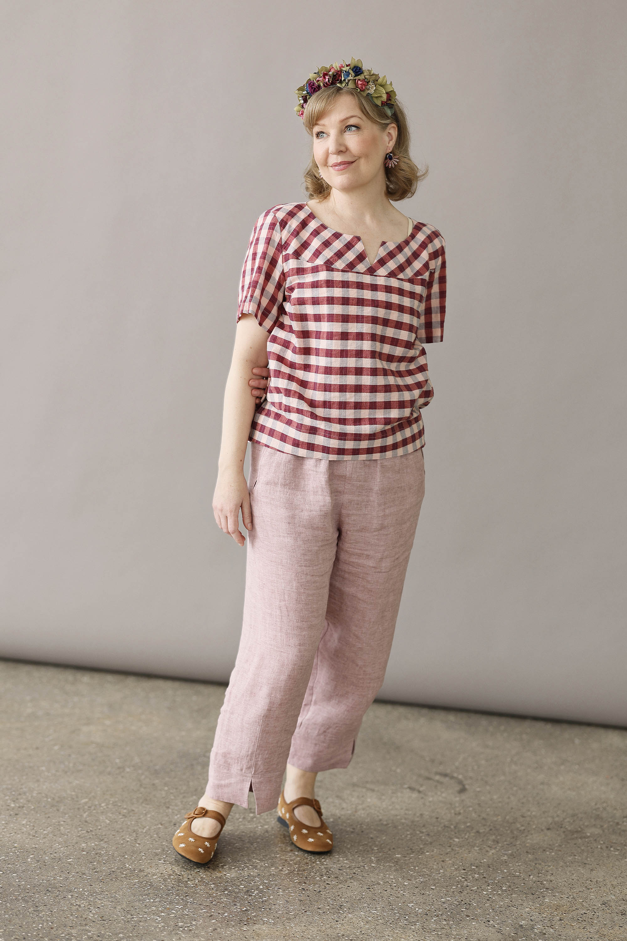 Ternet bomuld/hør bluse i røde/lyserøde farver