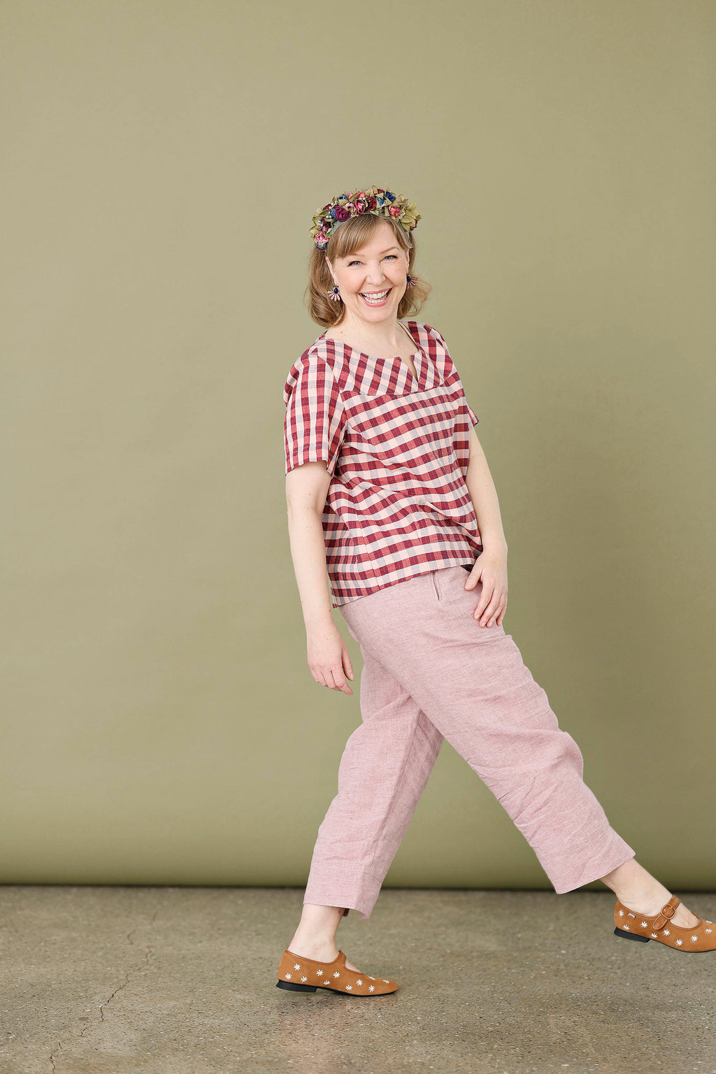 Pink linen trousers with elastic waistband