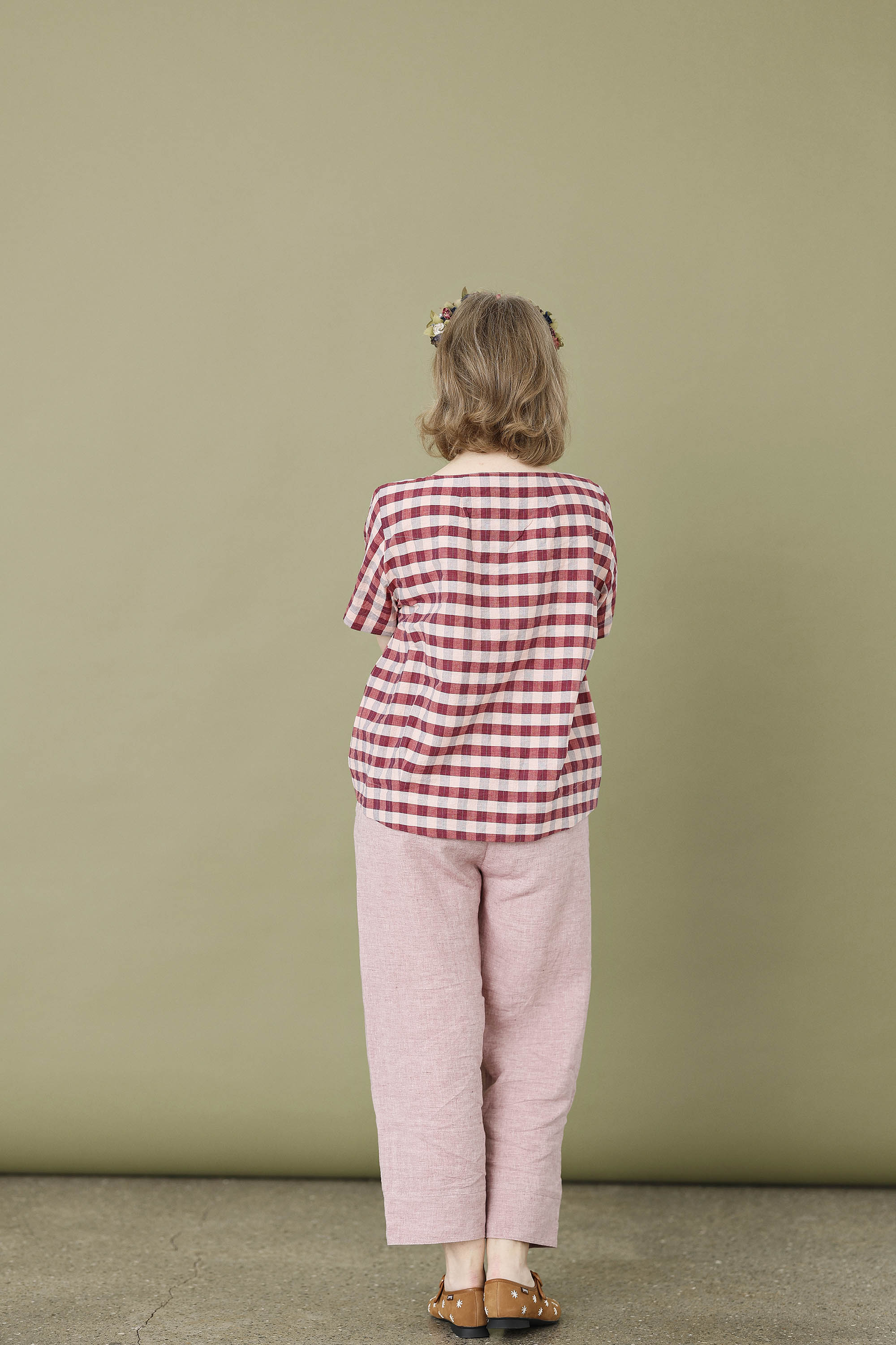 Ternet bomuld/hør bluse i røde/lyserøde farver